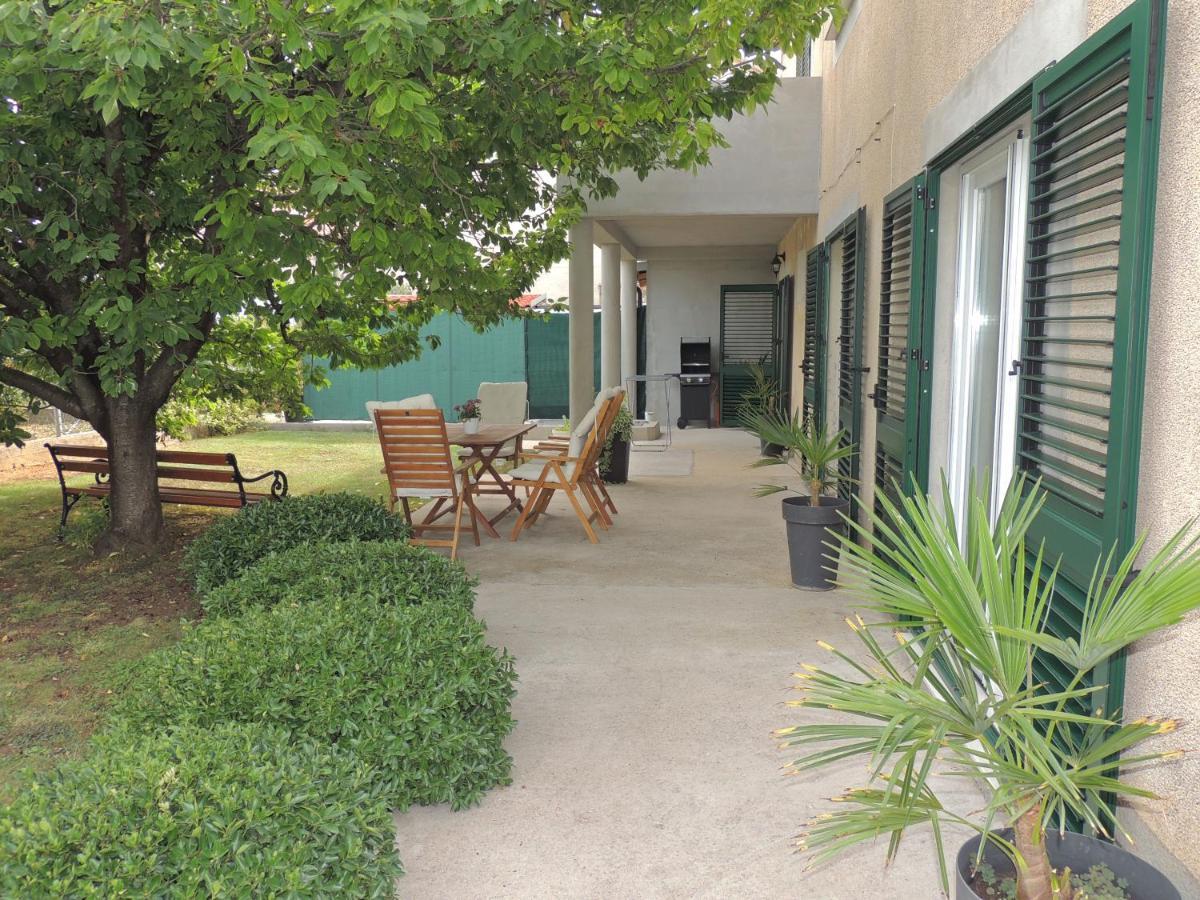 Apartment Ferara Betina  Esterno foto